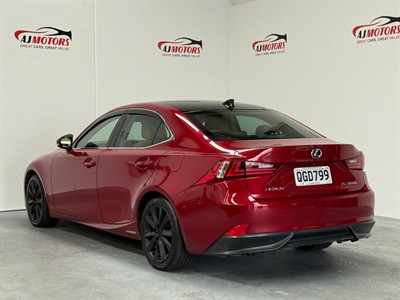 2015 Lexus IS300h - Thumbnail