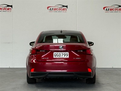 2015 Lexus IS300h - Thumbnail