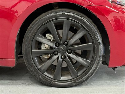 2015 Lexus IS300h - Thumbnail