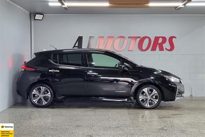 2018 Nissan Leaf - Thumbnail