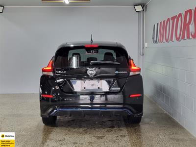 2018 Nissan Leaf - Thumbnail