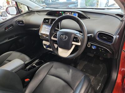 2017 Toyota Prius - Thumbnail