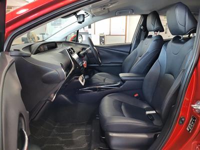 2017 Toyota Prius - Thumbnail