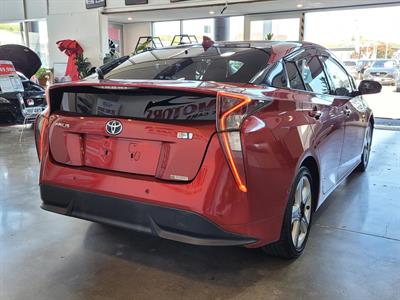 2017 Toyota Prius - Thumbnail