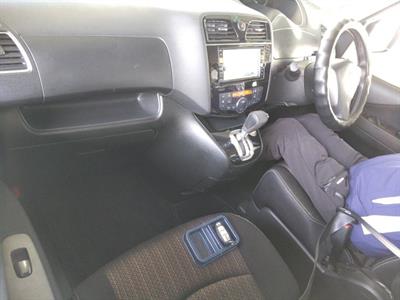 2015 Nissan serena - Thumbnail