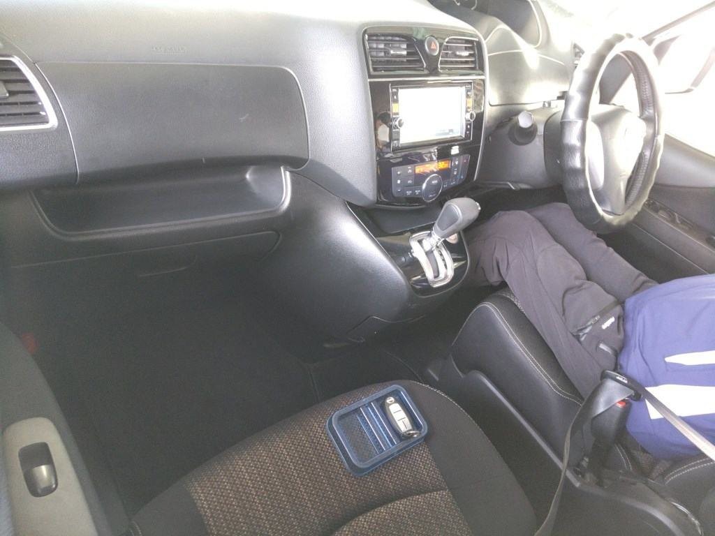 2015 Nissan serena