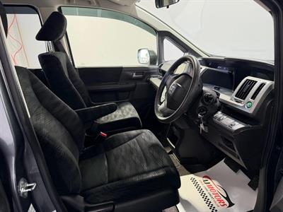 2013 Honda STEPWAGON - Thumbnail