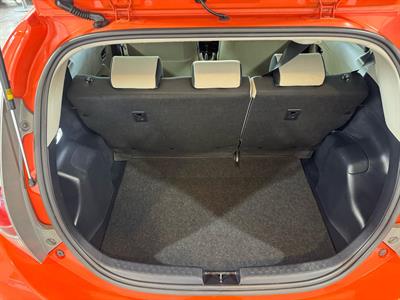 2013 Toyota Aqua - Thumbnail