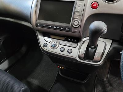 2009 Honda Stream - Thumbnail