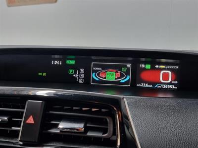 2016 Toyota Prius - Thumbnail