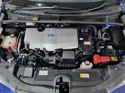 2016 Toyota Prius - Thumbnail