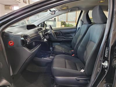 2016 Toyota Aqua - Thumbnail