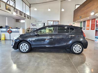 2016 Toyota Aqua - Thumbnail