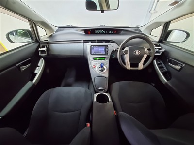 2014 Toyota Prius - Thumbnail