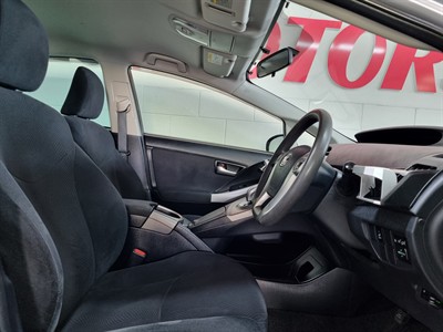 2014 Toyota Prius - Thumbnail