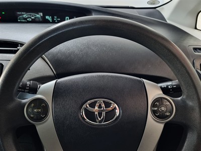 2014 Toyota Prius - Thumbnail