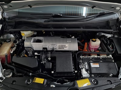2014 Toyota Prius - Thumbnail