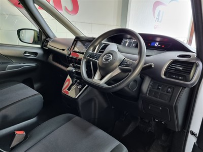 2020 Nissan Serena - Thumbnail