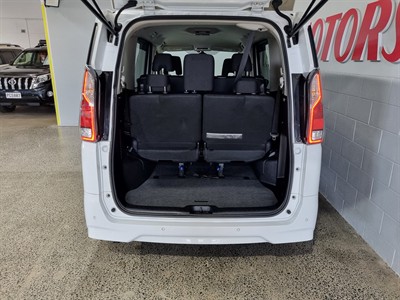 2020 Nissan Serena - Thumbnail