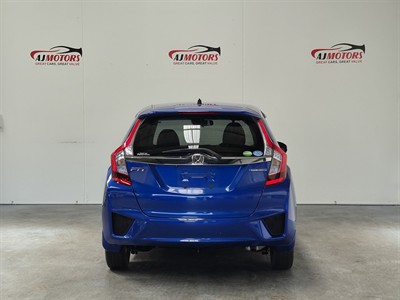 2015 Honda Fit Hybrid - Thumbnail