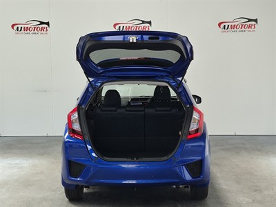 2015 Honda Fit Hybrid - Thumbnail