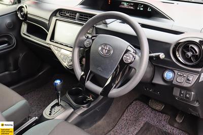2017 Toyota Aqua - Thumbnail