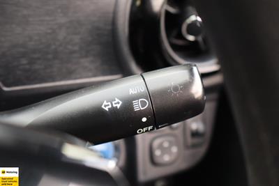 2017 Toyota Aqua - Thumbnail