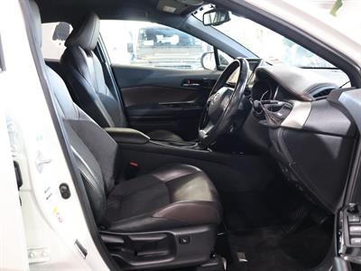 2017 Toyota C-HR - Thumbnail