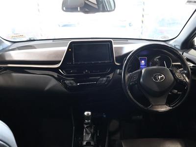 2017 Toyota C-HR - Thumbnail
