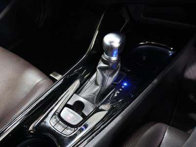 2017 Toyota C-HR - Thumbnail