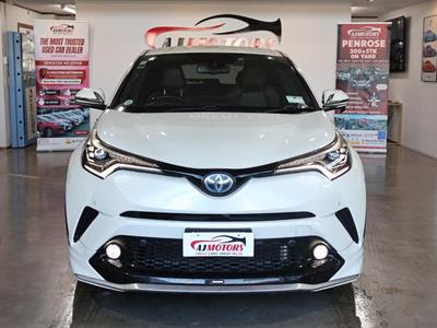 2017 Toyota C-HR - Thumbnail