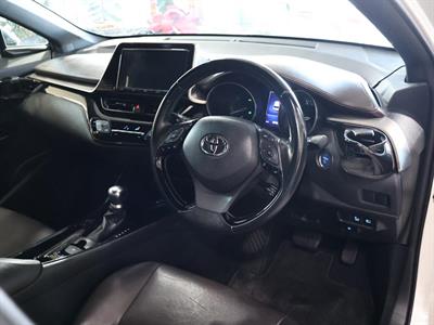 2017 Toyota C-HR - Thumbnail