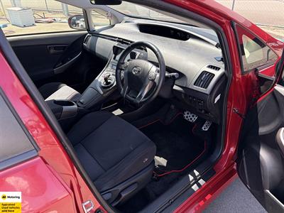 2014 Toyota Prius - Thumbnail