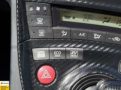 2014 Toyota Prius - Thumbnail