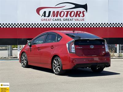 2014 Toyota Prius - Thumbnail