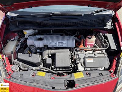 2014 Toyota Prius - Thumbnail