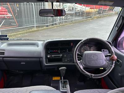 2004 Toyota Hiace - Thumbnail