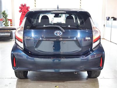 2017 Toyota Aqua - Thumbnail