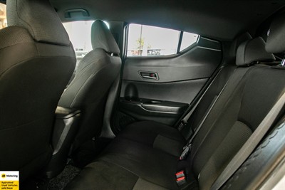 2017 Toyota C-HR - Thumbnail