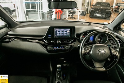 2017 Toyota C-HR - Thumbnail