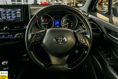 2017 Toyota C-HR - Thumbnail
