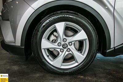 2017 Toyota C-HR - Thumbnail