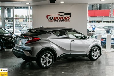 2017 Toyota C-HR - Thumbnail