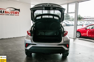 2017 Toyota C-HR - Thumbnail