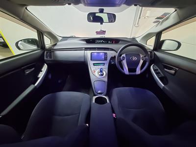 2013 Toyota Prius - Thumbnail