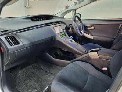 2013 Toyota Prius - Thumbnail
