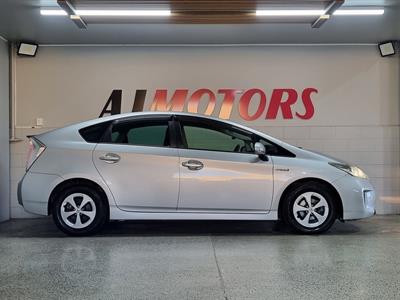 2013 Toyota Prius - Thumbnail