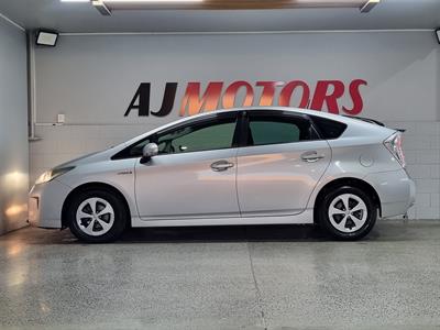2013 Toyota Prius - Thumbnail
