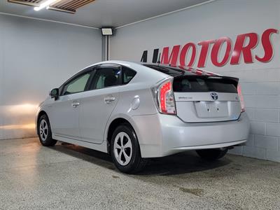 2013 Toyota Prius - Thumbnail