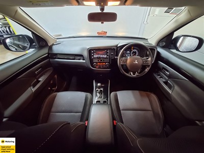 2019 Mitsubishi Outlander - Thumbnail